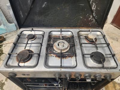 5 stove cooking range in good condition