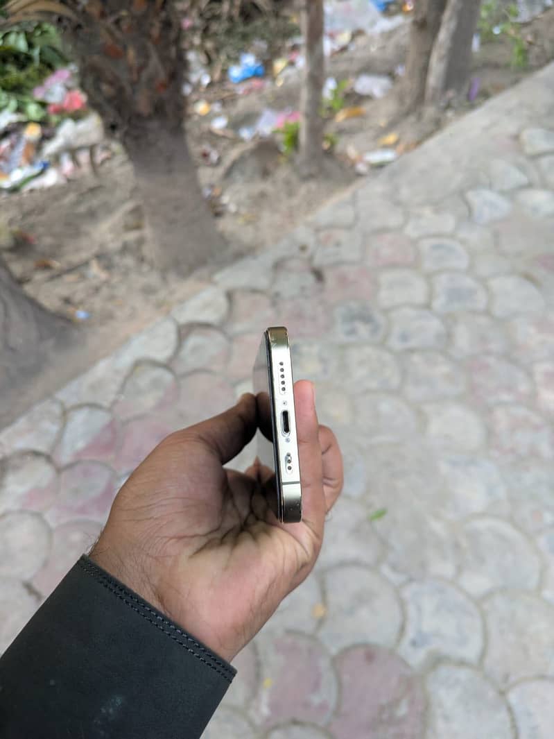 Apple iPhone 12 Pro 1