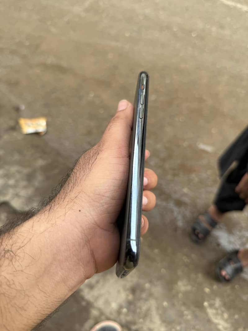 Apple iPhone 11 Pro Max 1
