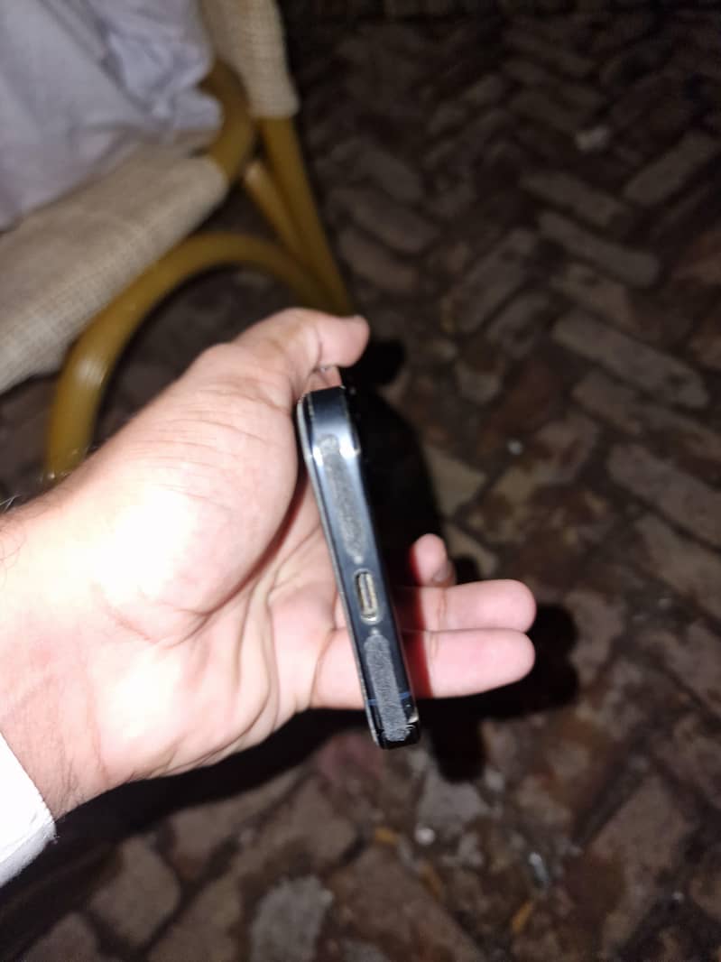 Apple iPhone 15 Pro 0