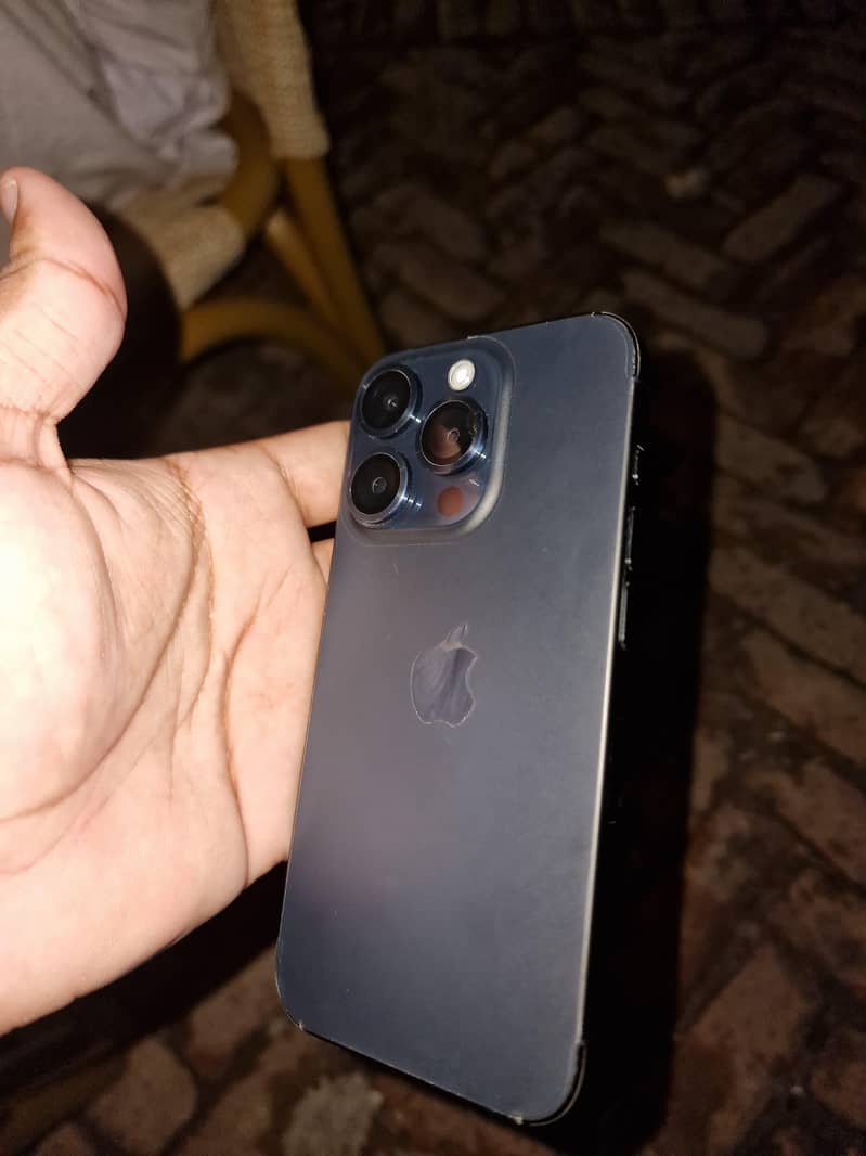 Apple iPhone 15 Pro 3