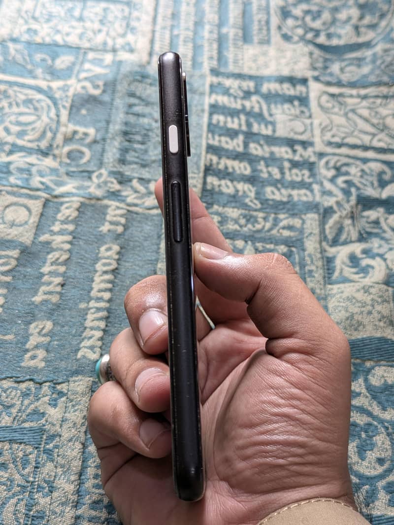 Google Pixel 4 3