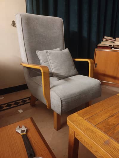 2 coffee chairs