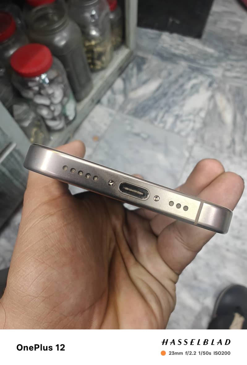 Apple iPhone 16 Pro Max 0