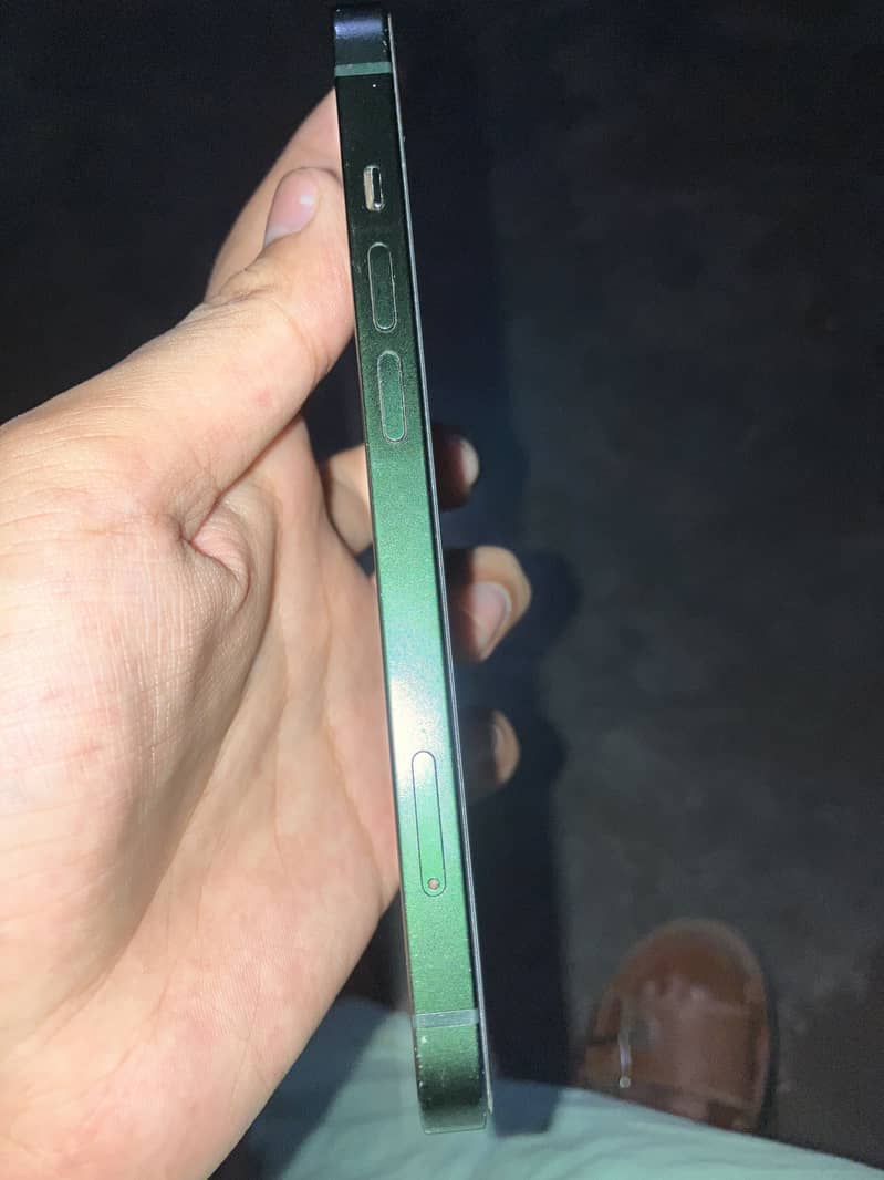 Apple iPhone 13 1