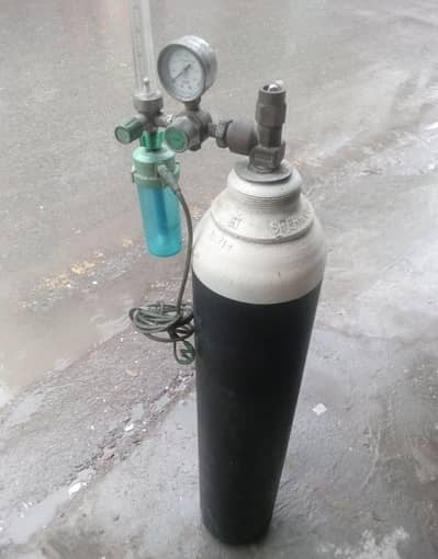 4 Feet Medical Oxygen Cylinder with Regulator & Flowmeter