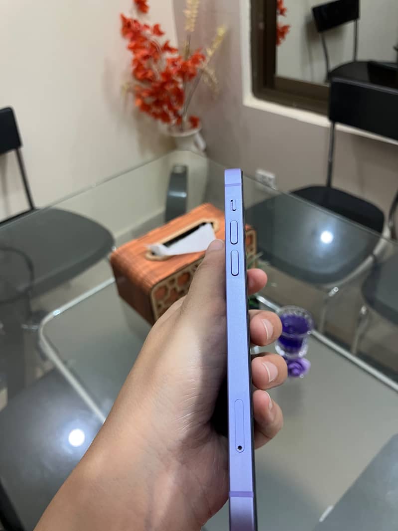 Apple iPhone 12 4