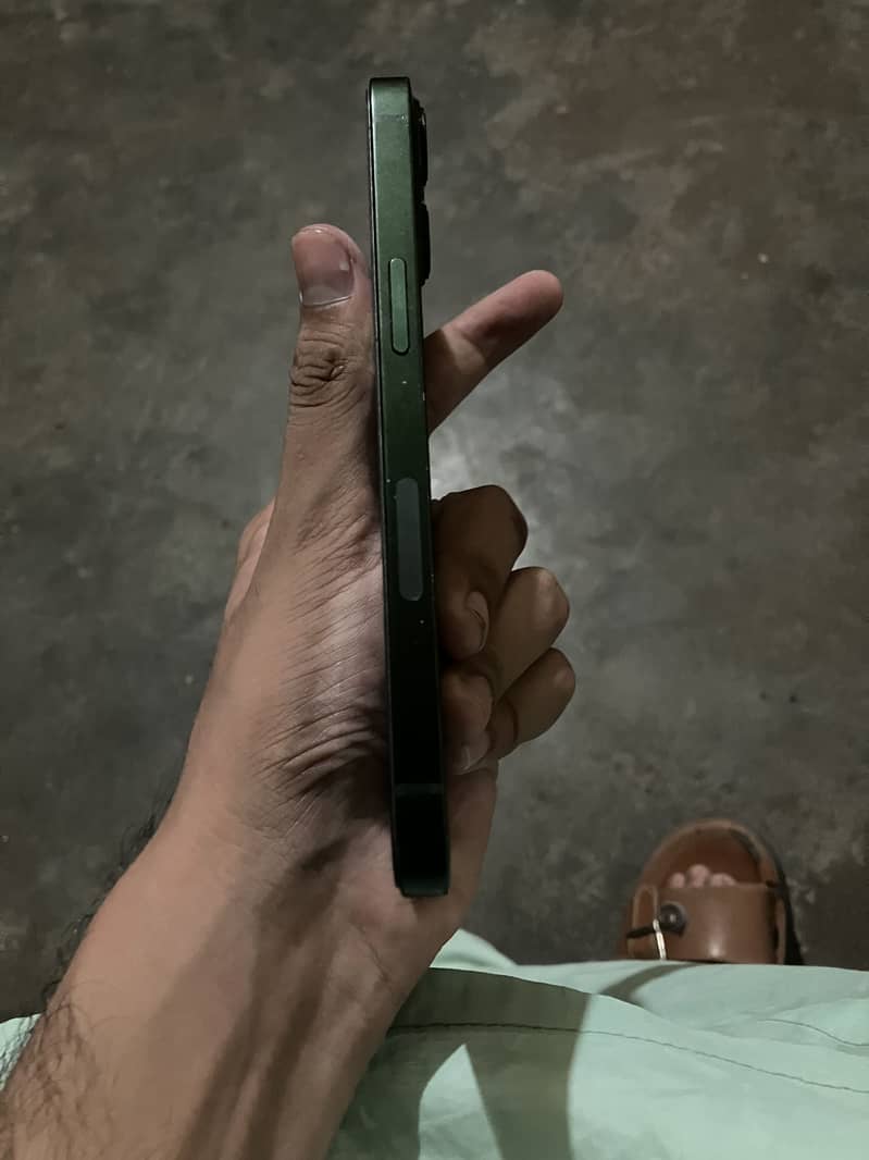Apple iPhone 13 1