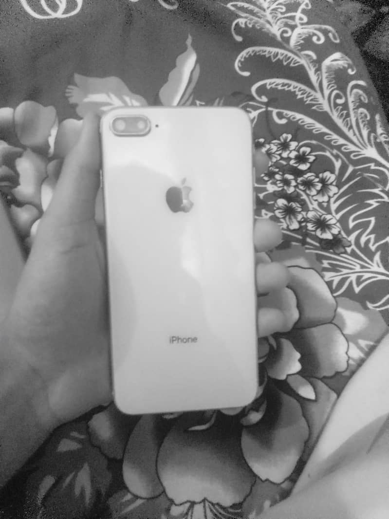 Apple iPhone 8 Plus 0