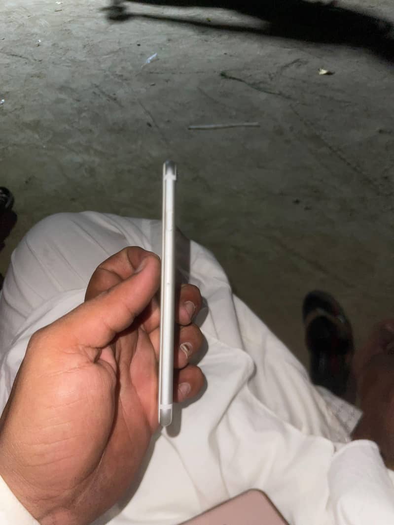 Apple iPhone 6S 4