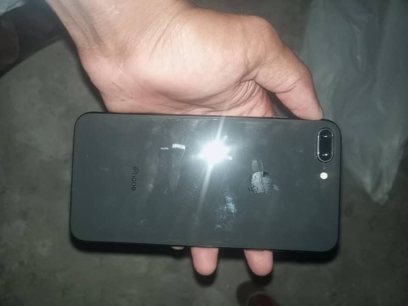 Apple iPhone 8 Plus 1