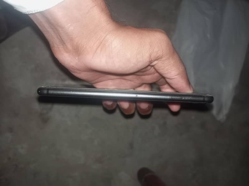 Apple iPhone 8 Plus 4