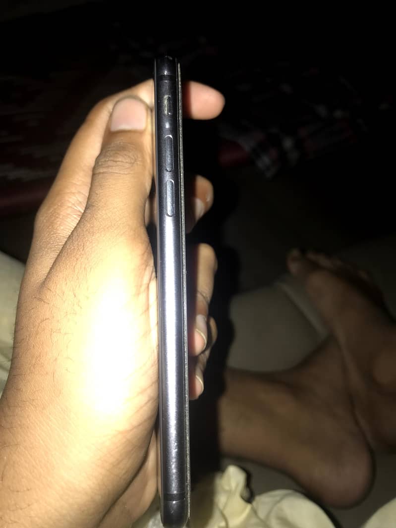Apple iPhone 8 6