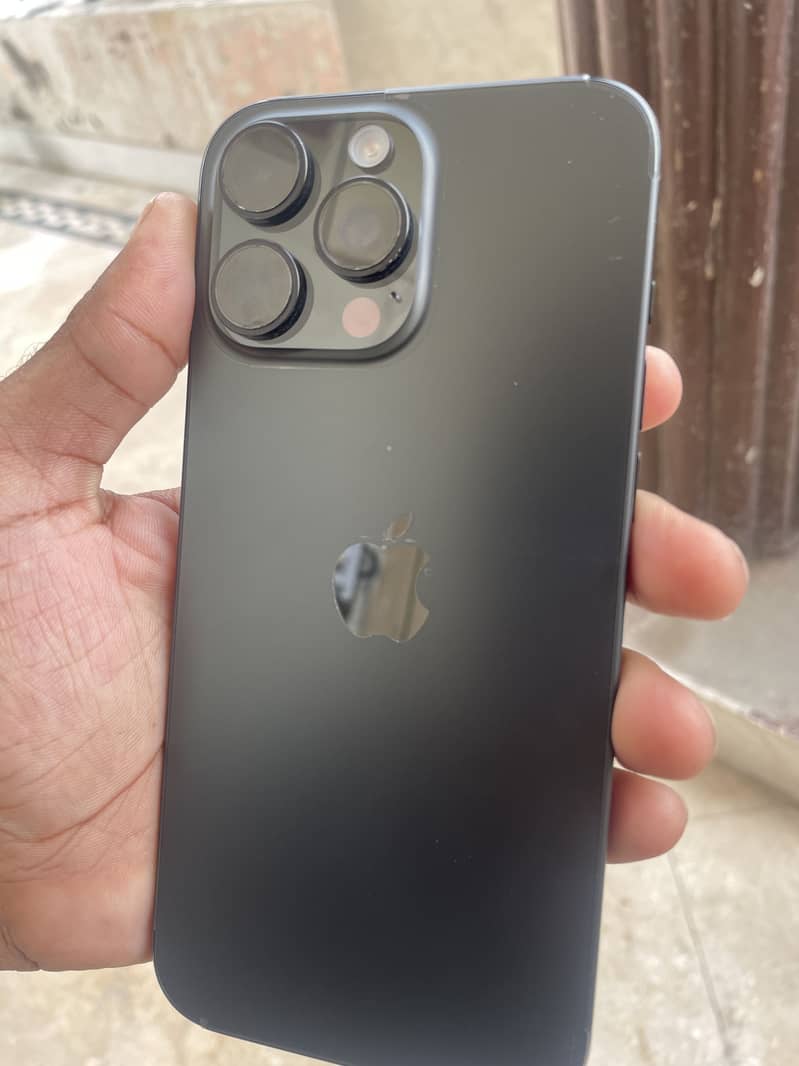 Apple iPhone 16 Pro Max 3
