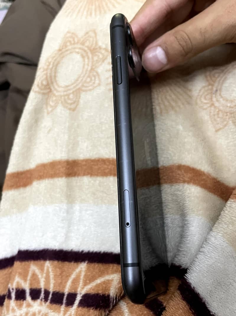 Apple iPhone 11 3