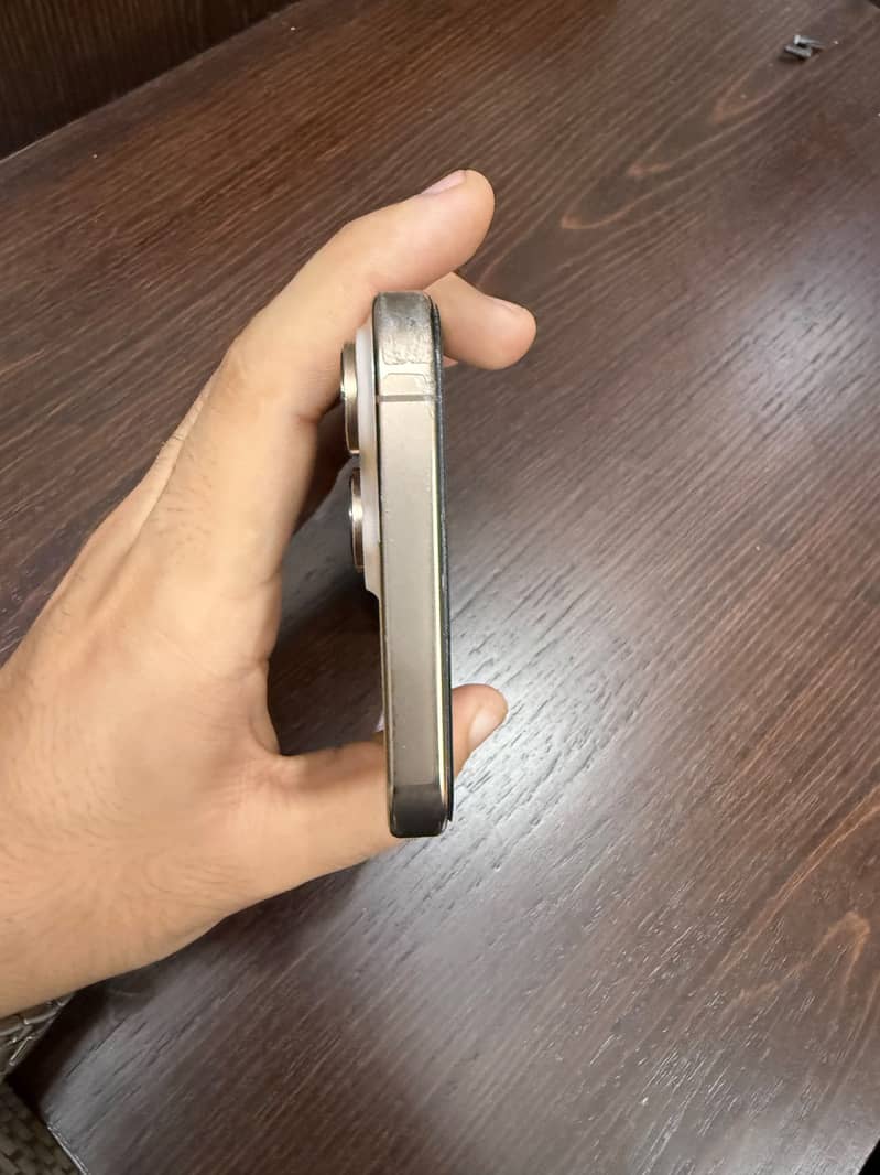 Apple iPhone 16 Pro Max 3