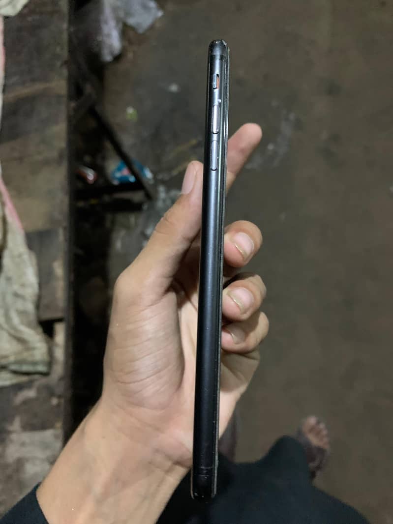 Apple iPhone 7 Plus 4