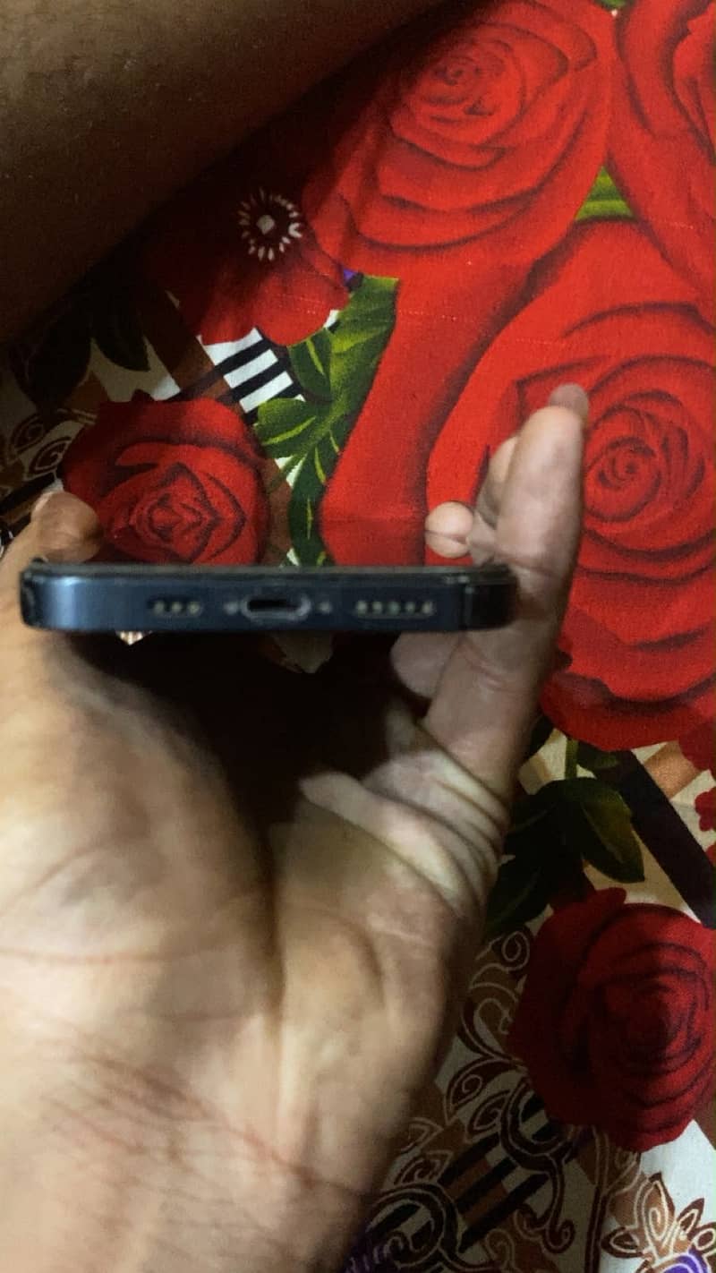 Apple iPhone 13 2