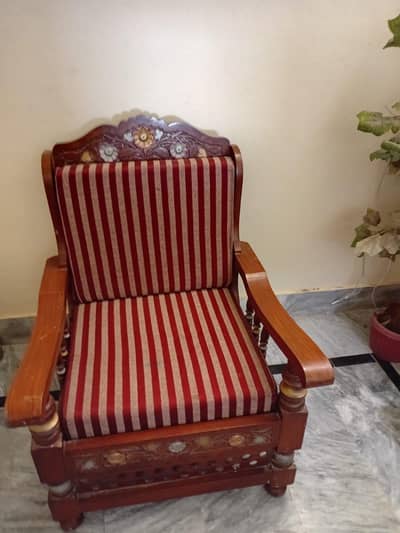 Vio condition mn Sofa set available