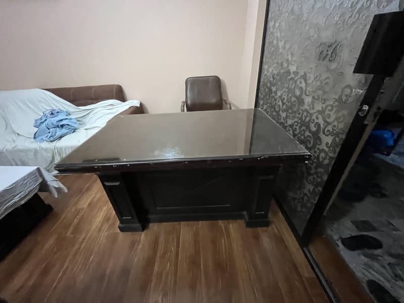 OFFICE TABLE FULL SIZE 0