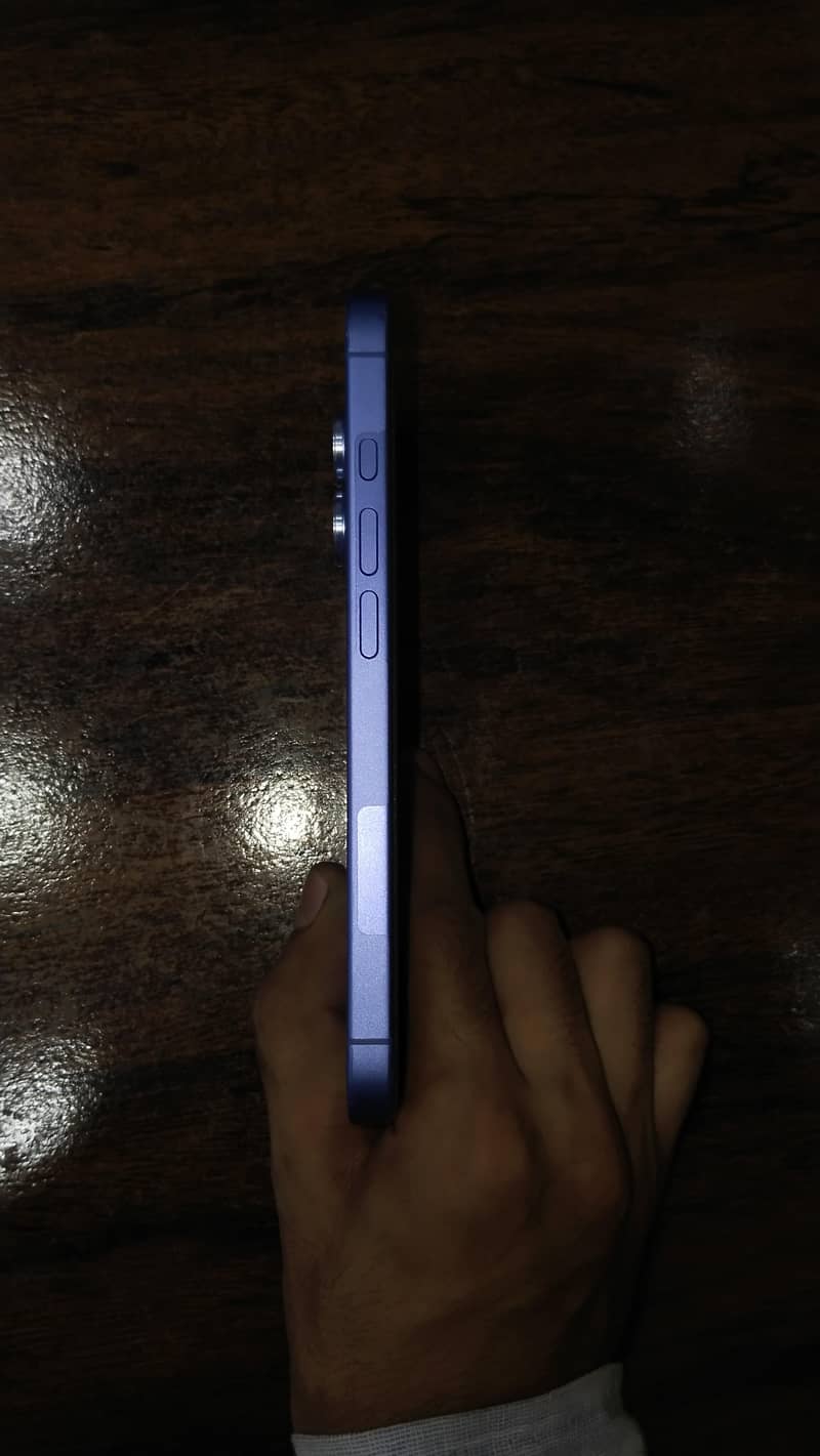 Apple iPhone 16 2