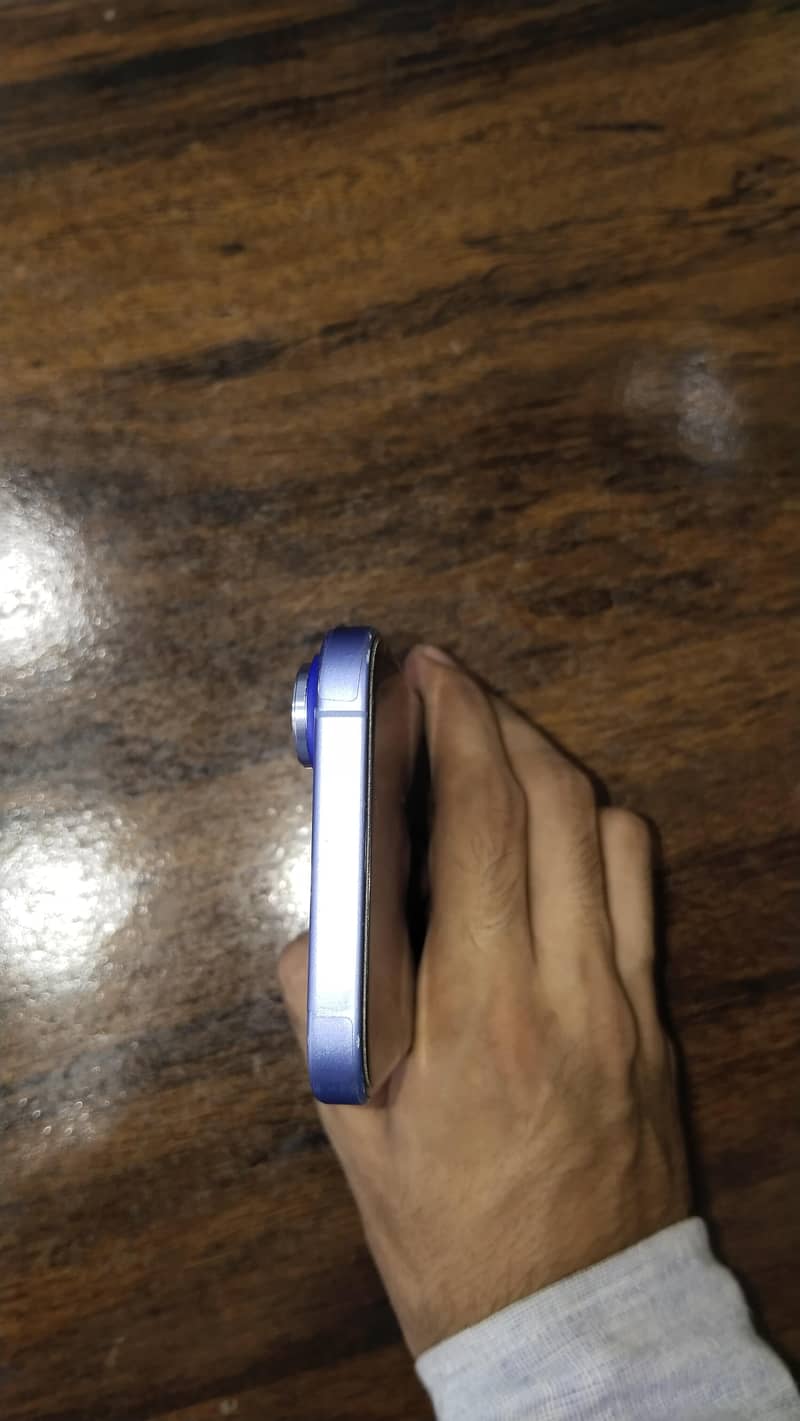 Apple iPhone 16 3