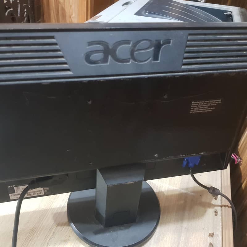 2 PC Monitors 6