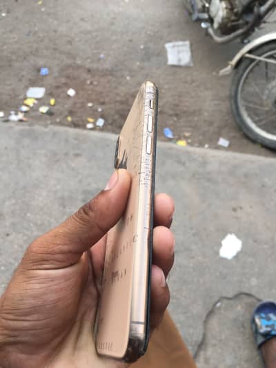 Apple iPhone XS factory unlock