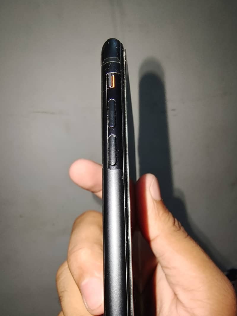 Apple iPhone 11 3