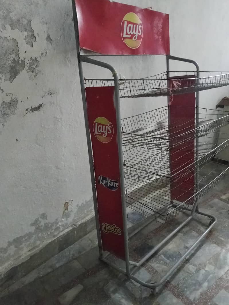 Lays stand 0