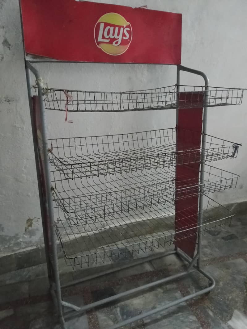 Lays stand 1