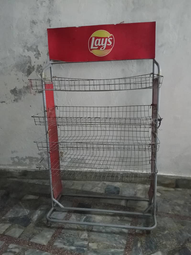 Lays stand 2
