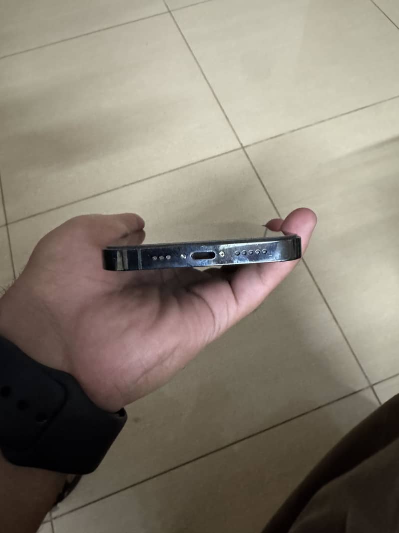 Apple iPhone 13 Pro 2