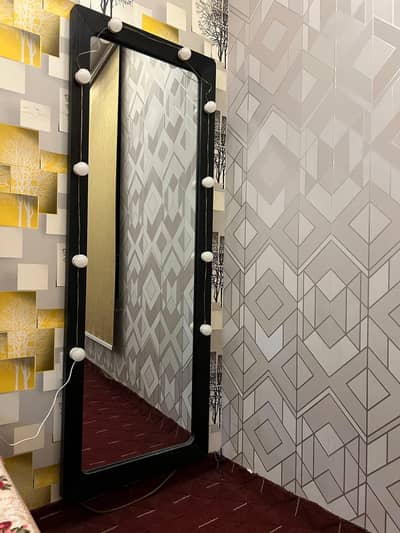 mirror with led bulb