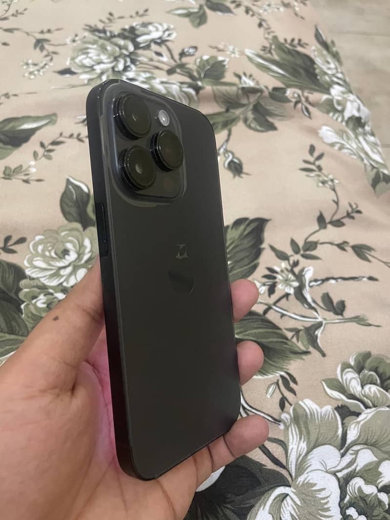 Apple iPhone 14 Pro 1