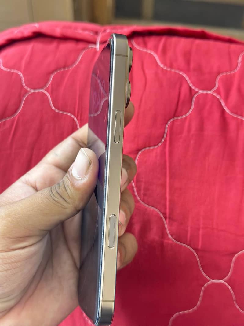 Apple iPhone 16 Pro Max 3