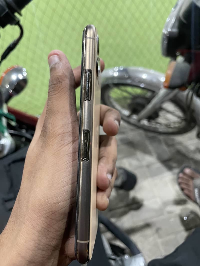 Apple iPhone 11 Pro 1