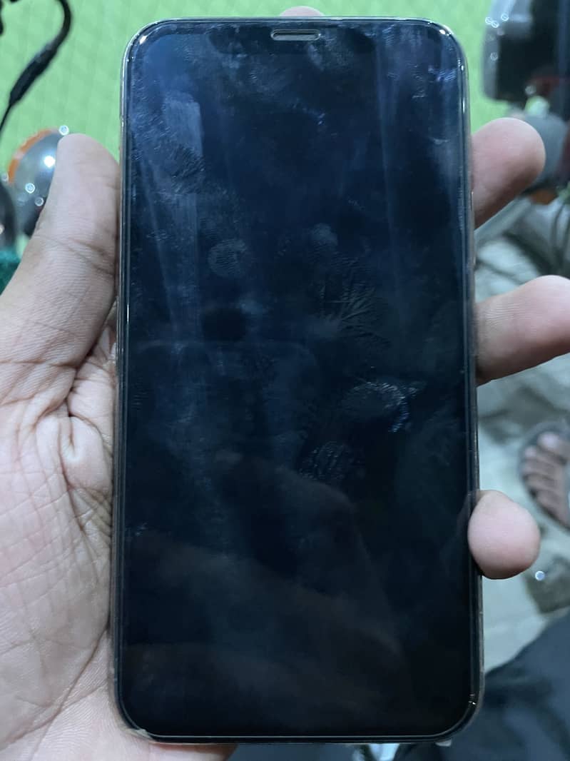 Apple iPhone 11 Pro 4