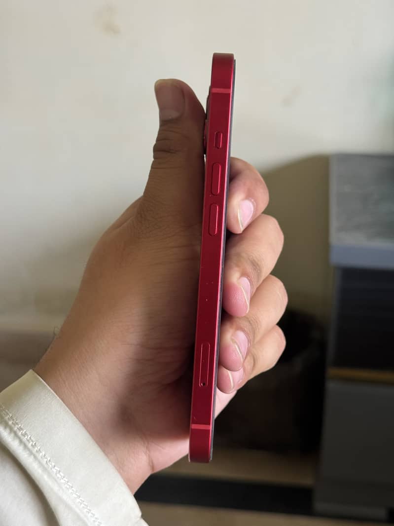 Apple iPhone 13 4
