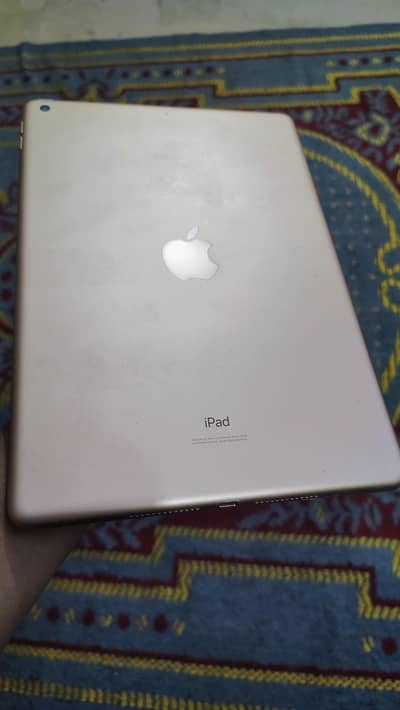Apple iPad 7th Gen 32GB WiFi - Good Condition