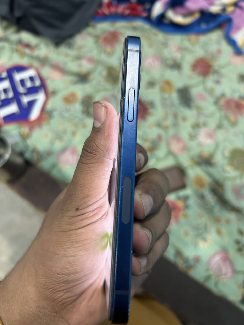 iPhone 12 3