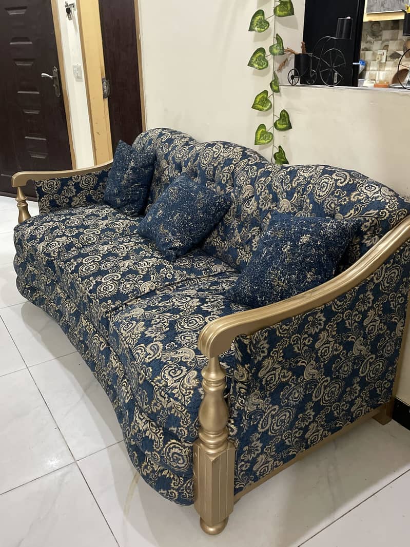 Sofa seats 1