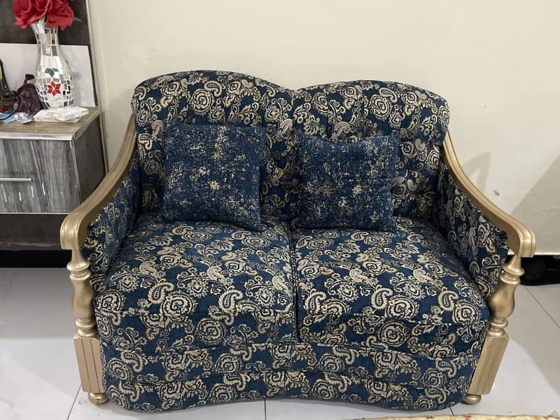 Sofa seats 2