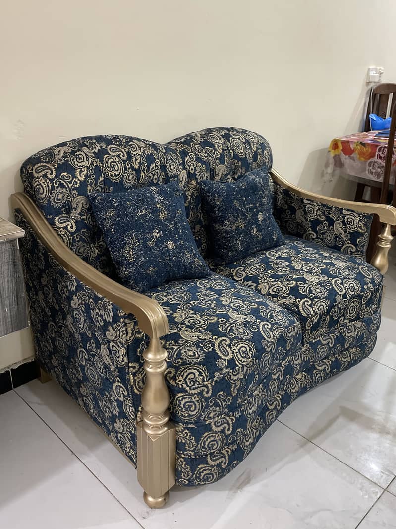 Sofa seats 3