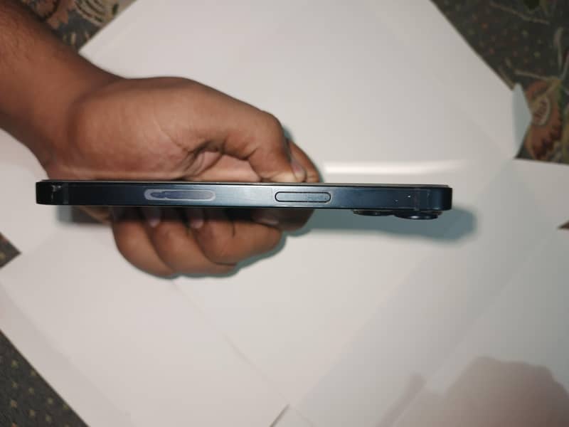 Apple iPhone 14 3