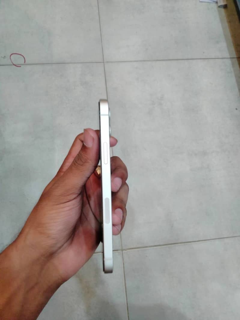Apple iPhone 12 4