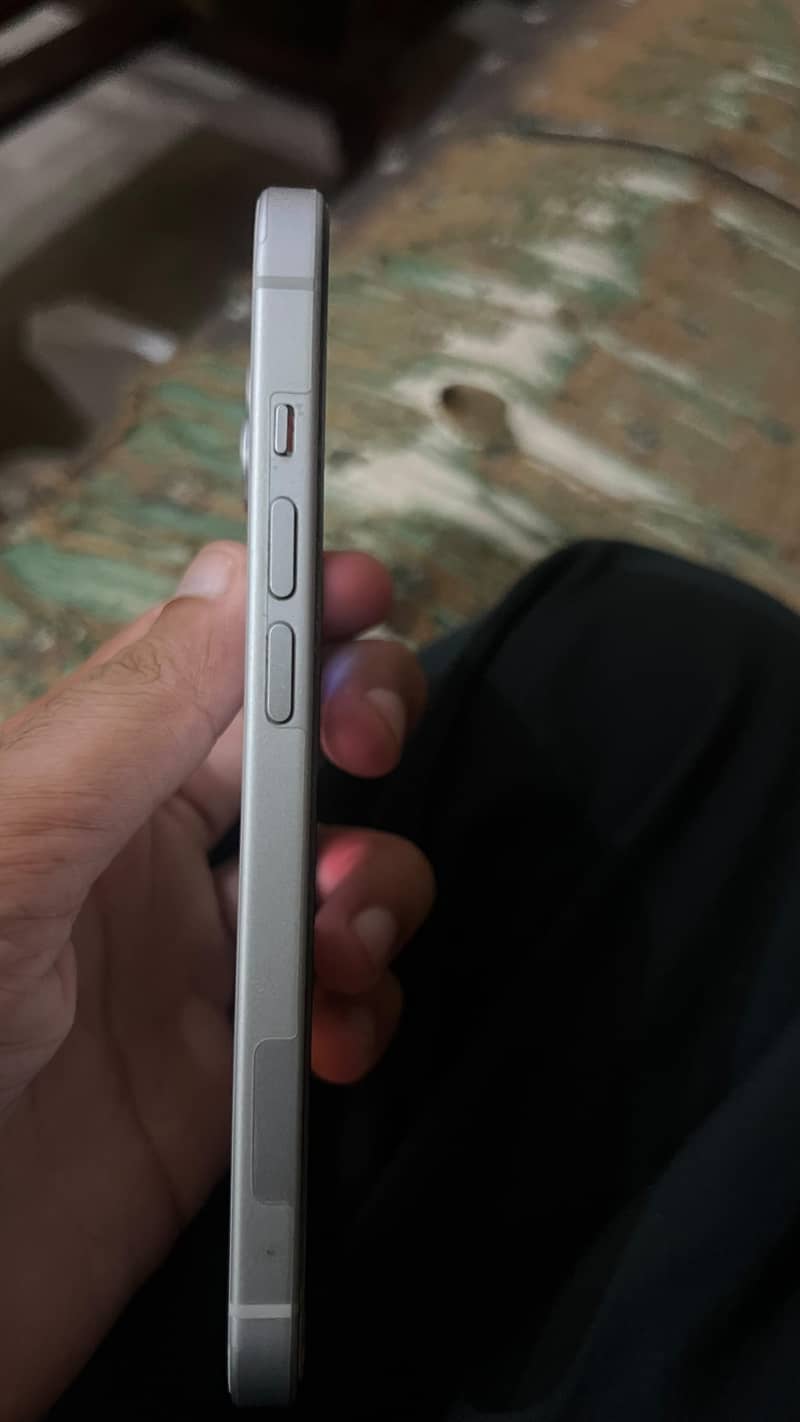 Apple iPhone 15 2