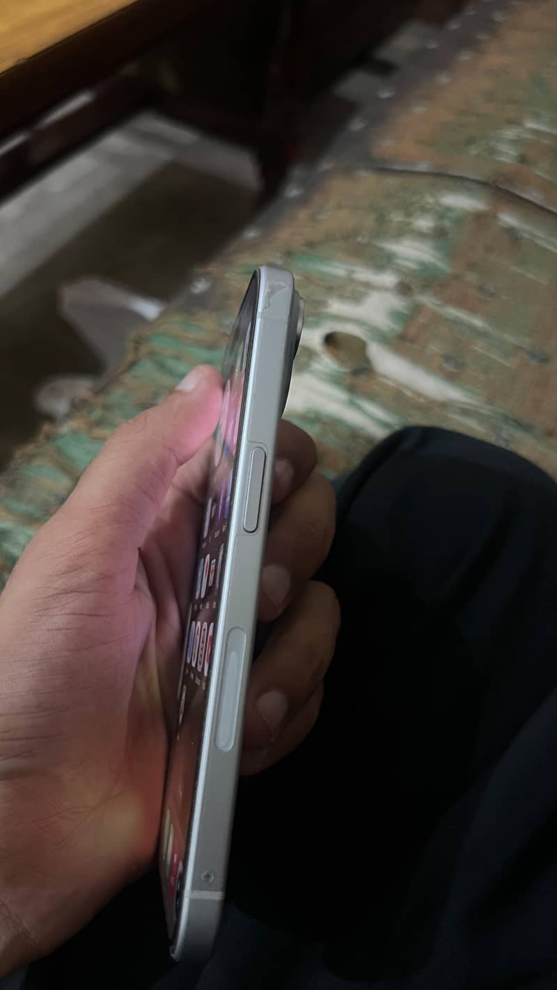 Apple iPhone 15 3