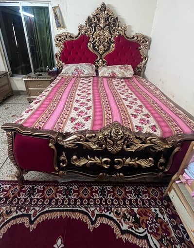 King bed set 1 year used price iss sy kum ni hogi
