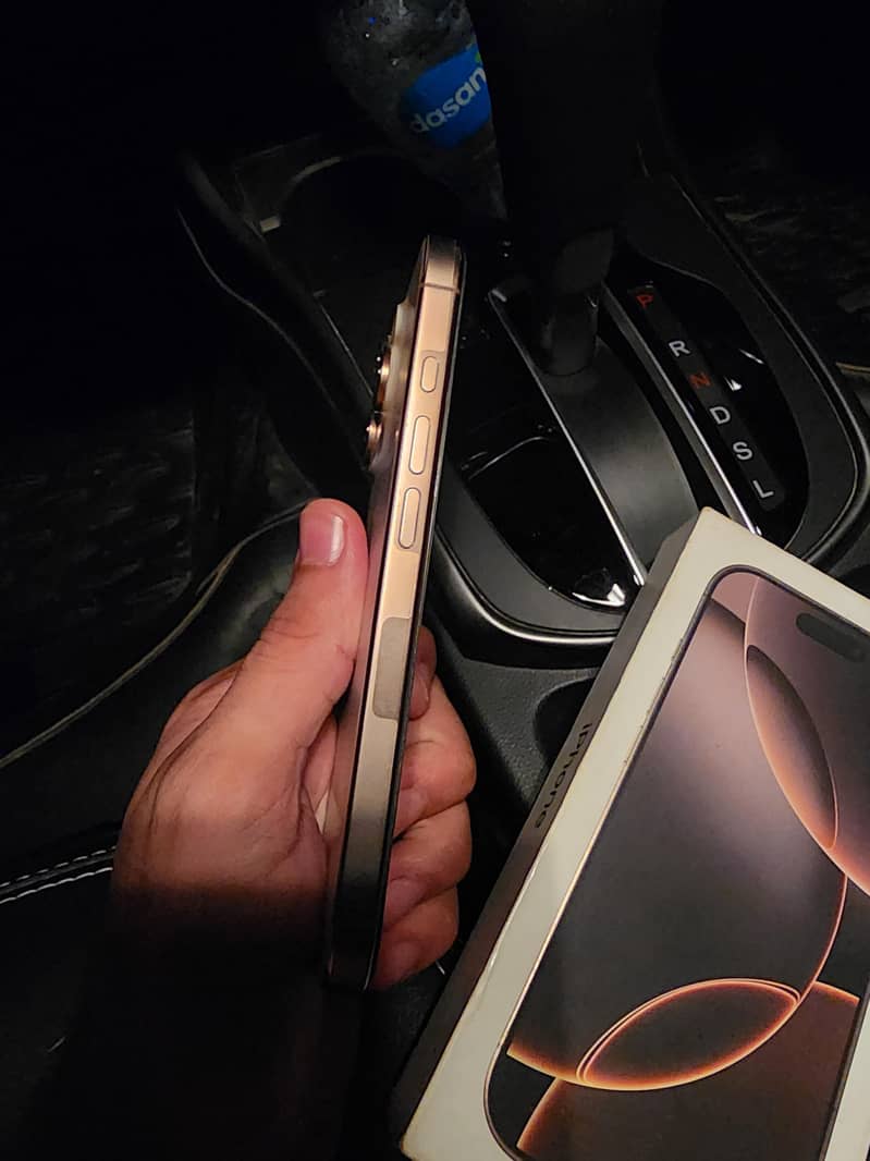 Apple iPhone 16 Pro 1